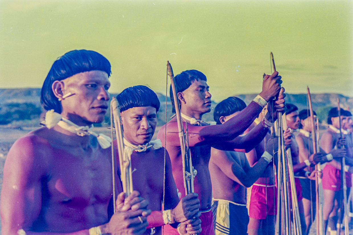 https://balaiodememorias.org/site/wp-content/uploads/2025/11/Foto-35-Cerimonia-Waia-Povo-Xavante-Aldeia-Pimentel-Barbosa-1987-.jpg
