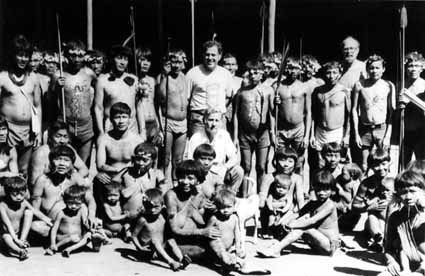 https://balaiodememorias.org/site/wp-content/uploads/2025/11/Foto-79-Yanomami-visita-do-Senador-Severo-Gomes-Claudia-Andujar.jpg